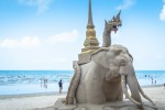 Фестиваль Песчаных пагод на Сонгкран в Банг Саене